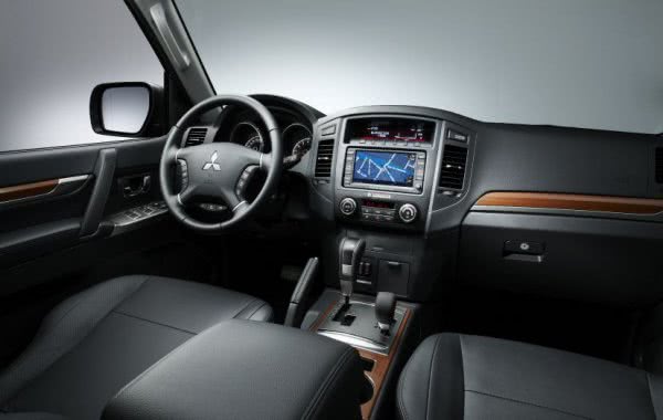 Обновленный Mitsubishi Pajero завезли в Украину