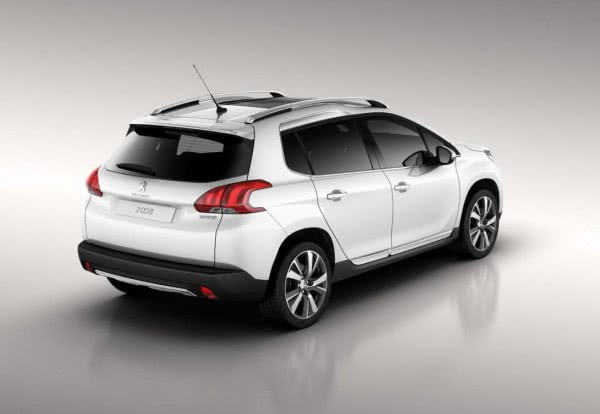 Первые фотографии Peugeot 2008 в серийной форме