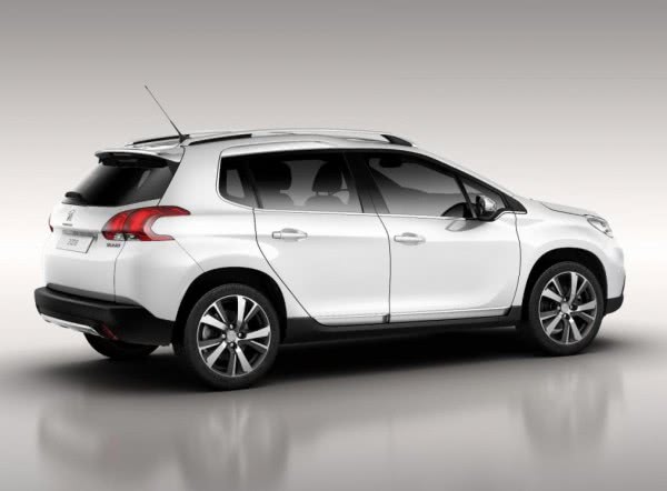 Первые фотографии Peugeot 2008 в серийной форме