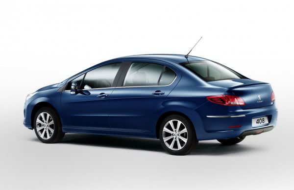 Peugeot раскрыл комплектацию и стоимость седана 408