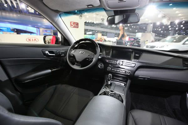 Пятиметровый Kia Quoris показали московской публике