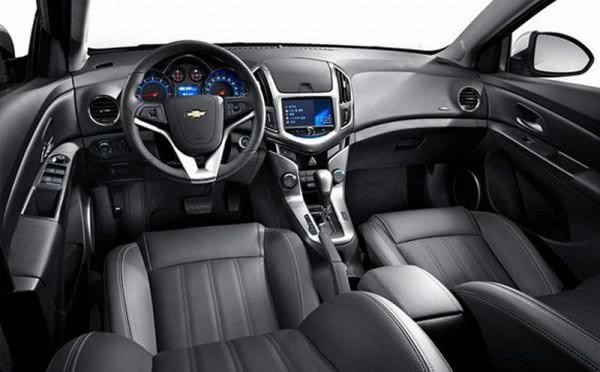 Семейство Chevrolet Cruze получило новое «лицо»