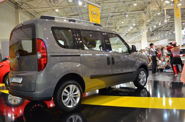 SIA 2012: новинки Opel – для молодежи, семьи и бизнеса