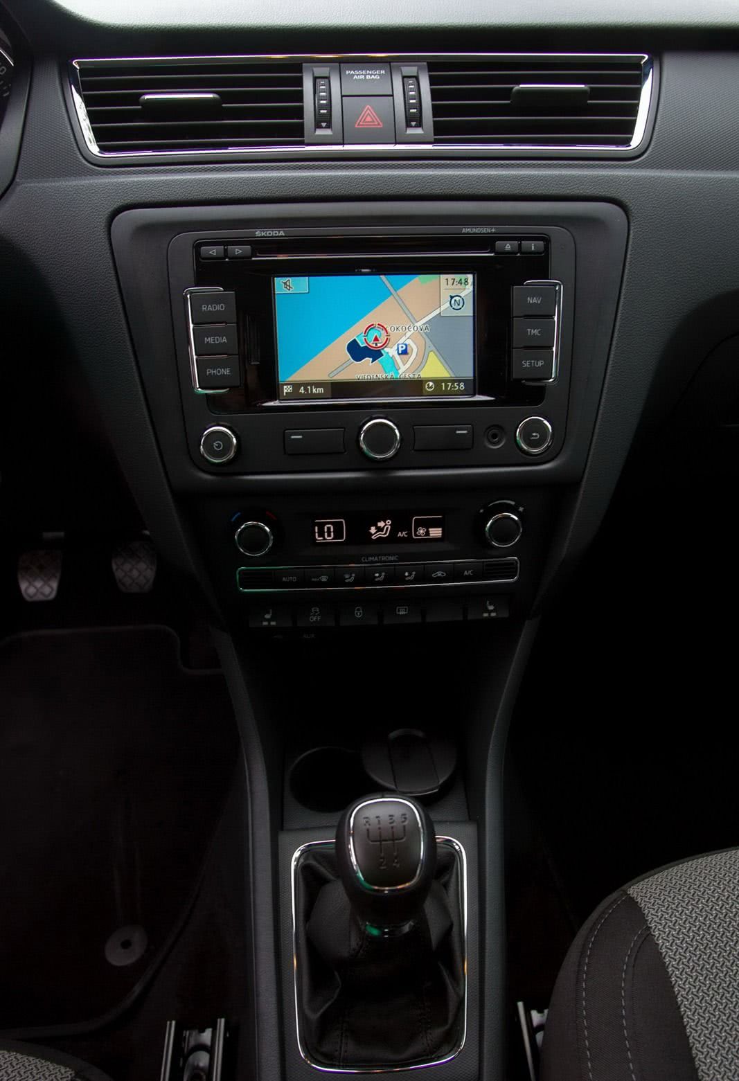 Skoda Rapid в деталях: фотогалерея и промо-видео