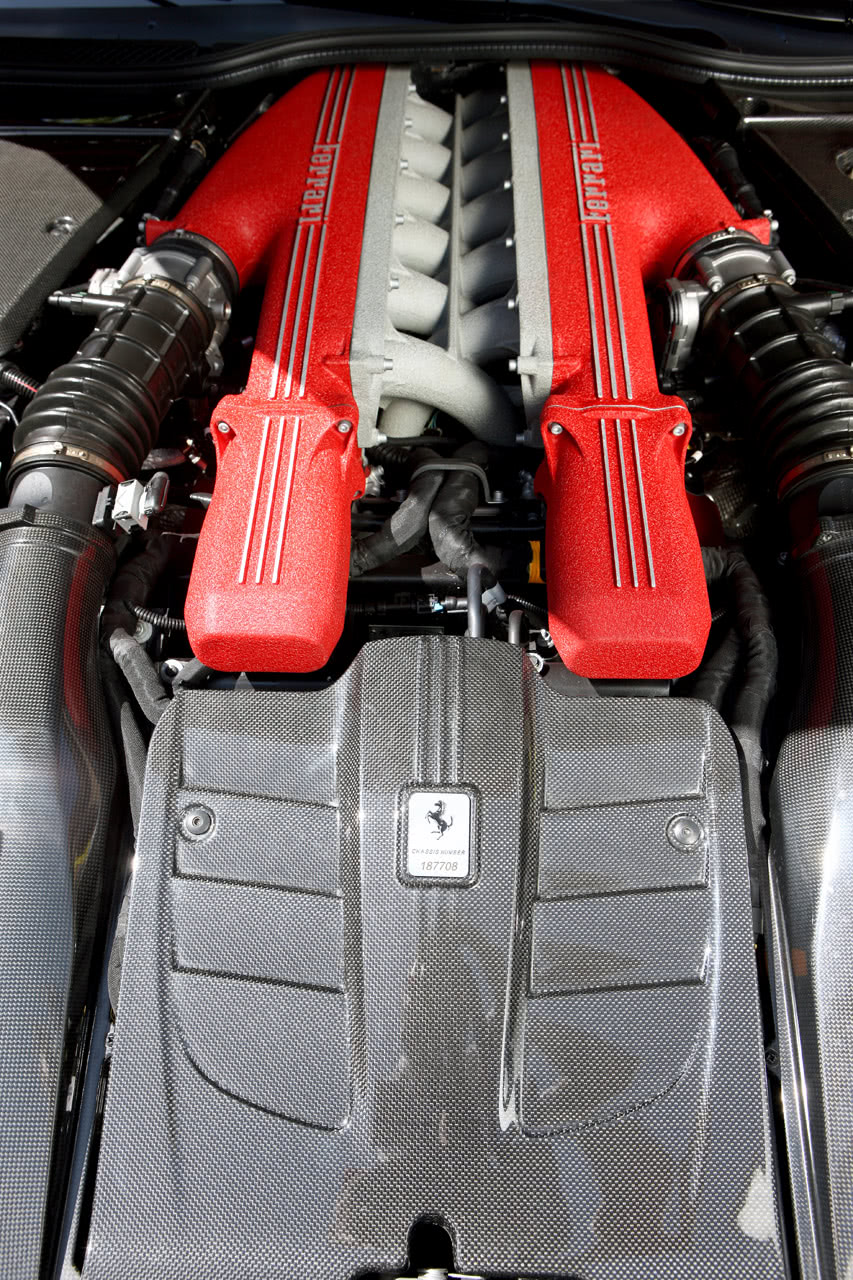 Украинцы заказали два Ferrari за полмиллиона каждый