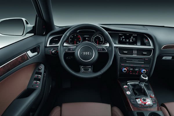 В Украине объявили цены на новые Audi A4 и S4
