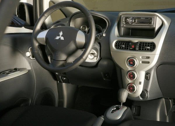 В Украину привезли электрокары Mitsubishi за $50 тысяч