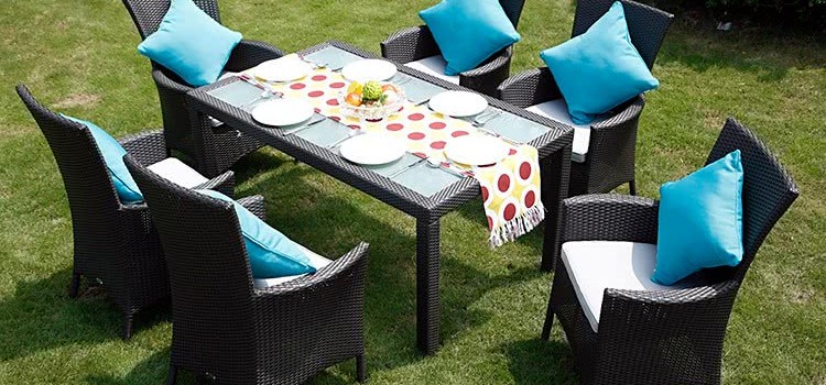 Обеденные плетенные столы из ротанга для сада