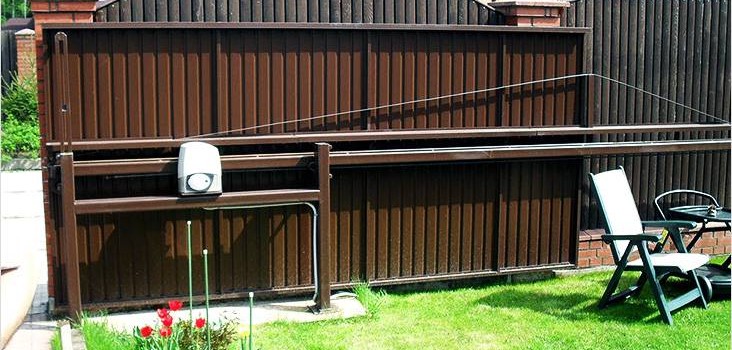 Як зробити розсувні ворота: покрокова інструкція з кресленнями