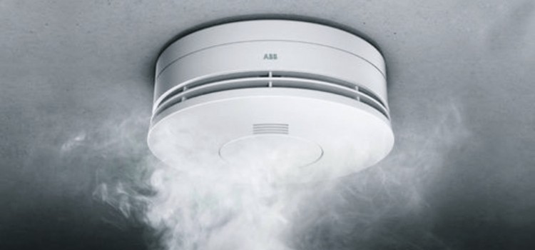 Сигнализаторы дыма: особенности и виды противопожарного оборудования
