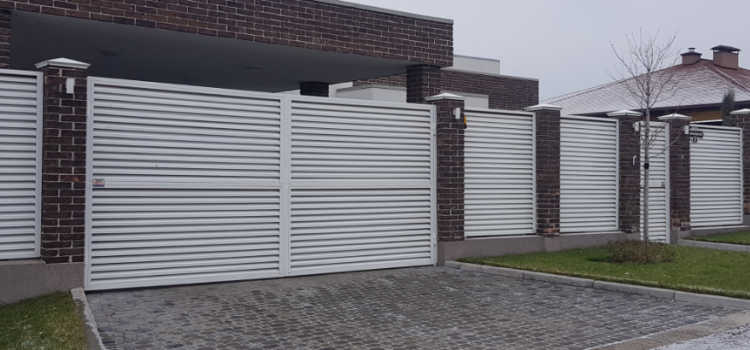 Распашные ворота автоматические для дома и удобного въезда