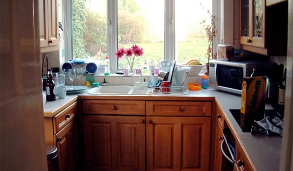 Що небажано використовувати для оформлення та облаштування маленької кухні Що небажано використовувати для оформлення та облаштування маленької кухні