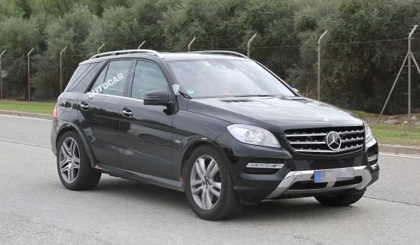 Mercedes-Benz вивів на тести конкурента BMW X6