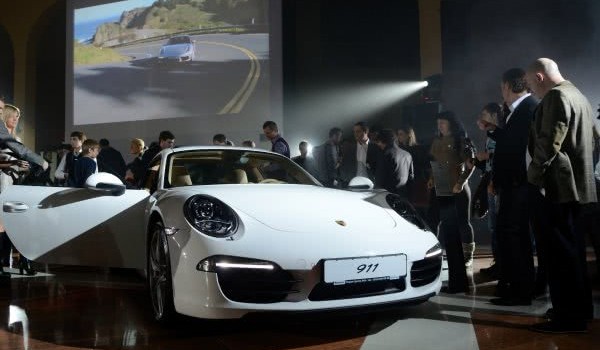 На Олімпійському в Києві представили новий Porsche