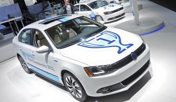Volkswagen показав Beetle без даху і Jetta гібрид